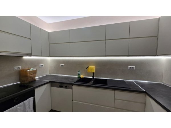 Tirane, jepet me qera apartament 2+1 Kati 16, 120 m² 1.200 € (9 -katshet)