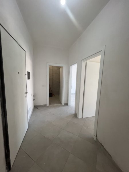 Tirane, jepet me qera apartament 3+1+Ballkon Kati 3, 122 m² 451 € (Ish malla)