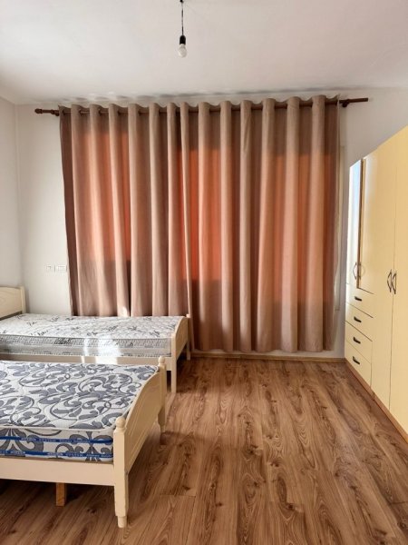 Tirane, jepet me qera shtepi 2+1 Kati 3, 120 m² 500 € (Rruga Jordan Misja)