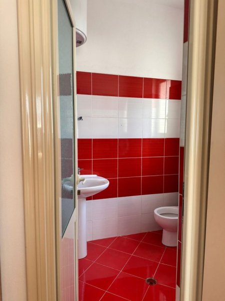 Tirane, jepet me qera shtepi 2+1 Kati 3, 120 m² 500 € (Rruga Jordan Misja)