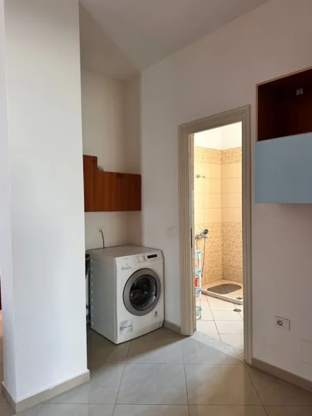 Tirane, jepet me qera shtepi 2+1 Kati 3, 120 m² 500 € (Rruga Jordan Misja)