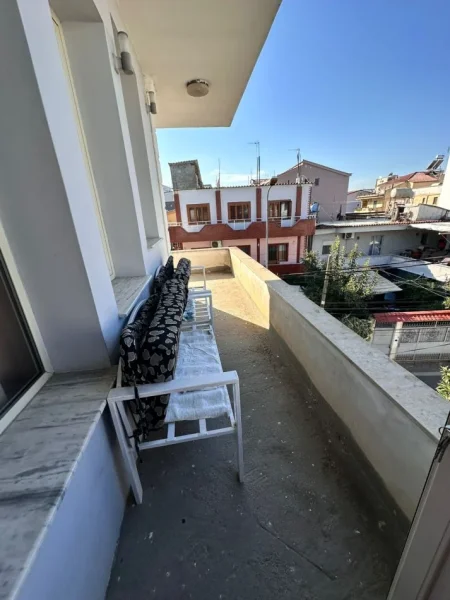 Tirane, jepet me qera shtepi 2+1 Kati 3, 120 m² 500 € (Rruga Jordan Misja)