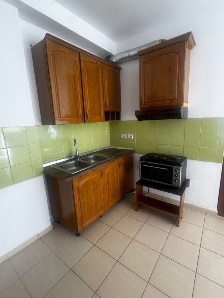 Tirane, shitet apartament 1+1 Kati 1, 54 m² 75.000 € (Kristal Center)