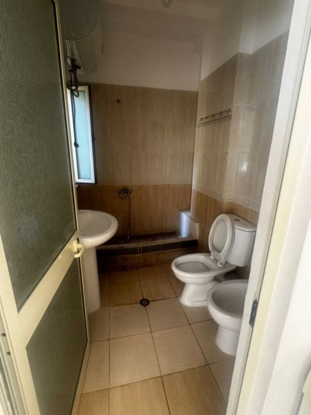 Tirane, shitet apartament 1+1 Kati 1, 54 m² 75.000 € (Kristal Center)