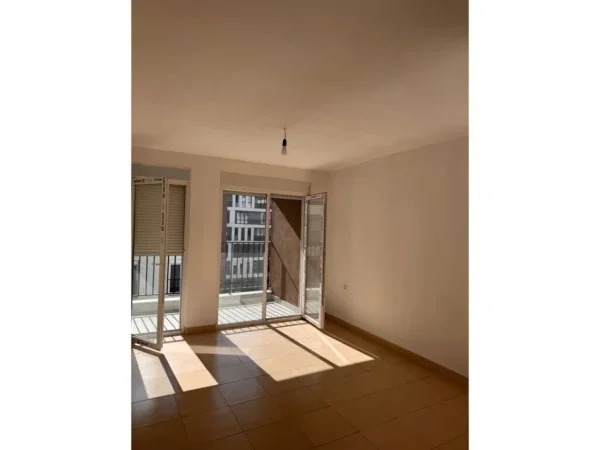 Tirane, jepet me qera apartament 2+1 Kati 4, 90 m² 450 € (5 Maji)