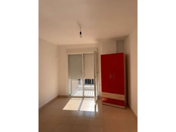 Tirane, jepet me qera apartament 2+1 Kati 4, 90 m² 450 € (5 Maji)