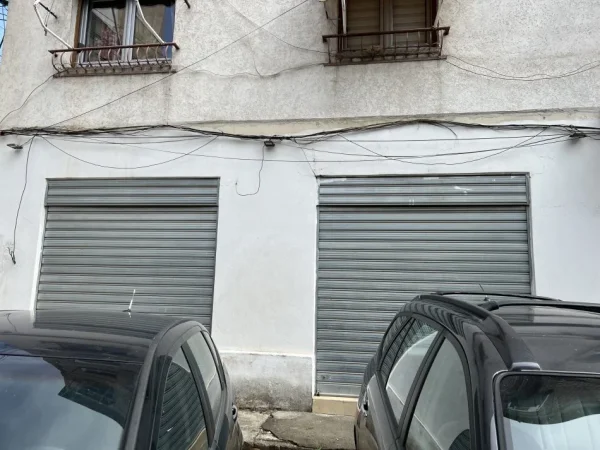 Tirane, jepet me qera dyqan Kati 0, 20 m² 200 € (Fusha Ali Demi)