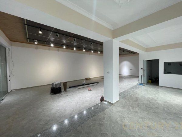 Tirane, jepet me qera ambjent biznesi Kati 0, 484 m² 3.600 € (Sheshi Shqiponja)