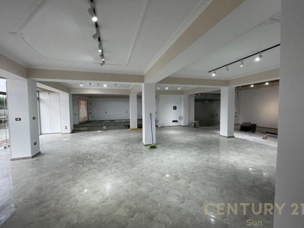 Tirane, jepet me qera ambjent biznesi Kati 0, 484 m² 3.600 € (Sheshi Shqiponja)
