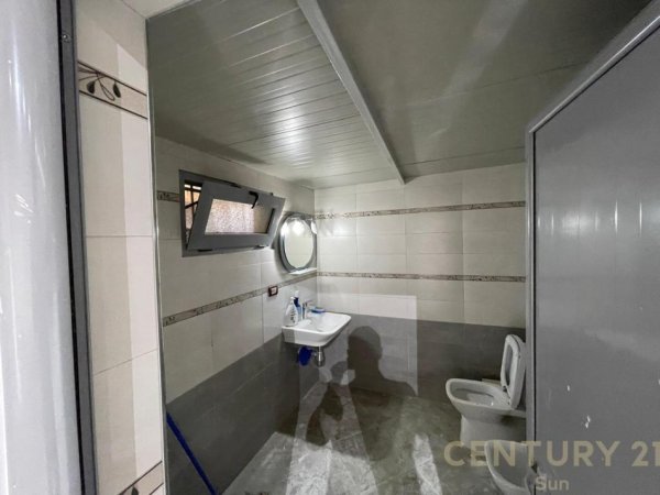 Tirane, jepet me qera ambjent biznesi Kati 0, 484 m² 3.600 € (Sheshi Shqiponja)