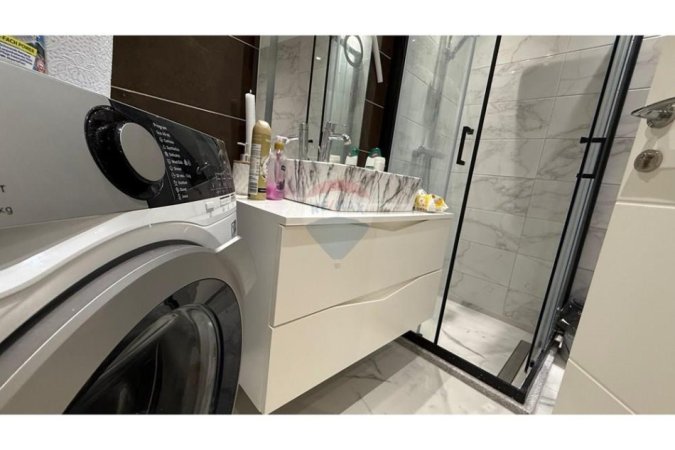 Tirane, jepet me qera apartament 2+1+Ballkon , 111 m² 1.000 € 