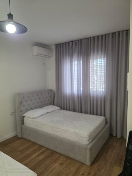 Tirane, jepet me qera apartament 2+1 Kati 4, 110 m² 750 € (mbikalimi komunes)