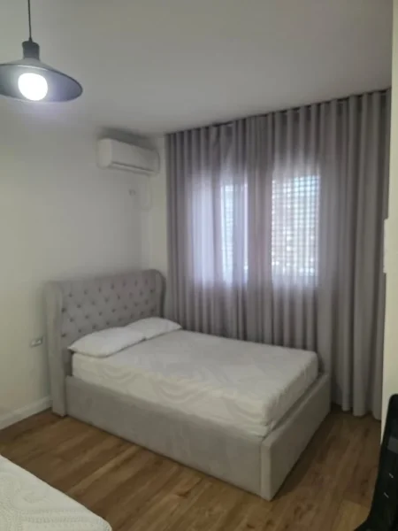 Tirane, jepet me qera apartament 2+1 Kati 4, 110 m² 750 € (mbikalimi komunes)