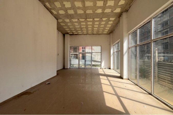 Tirane, jepet me qera dyqan , 113 m² 1.400 € (Jordan Misja, Bulevardi i Ri)
