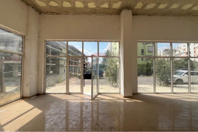 Tirane, jepet me qera dyqan , 113 m² 1.400 € (Jordan Misja, Bulevardi i Ri)