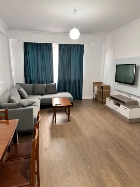 Tirane, jepet me qera apartament 1+1 Kati 4, 400 € (Tek Kompleksi Urban Gate)