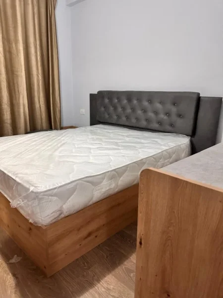 Tirane, jepet me qera apartament 1+1 Kati 4, 400 € (Tek Kompleksi Urban Gate)