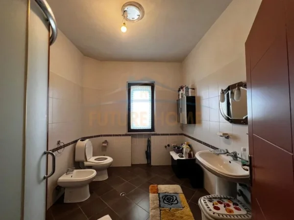 Durres, shitet shtepi 3+1 , 341 m² 300.000 € 