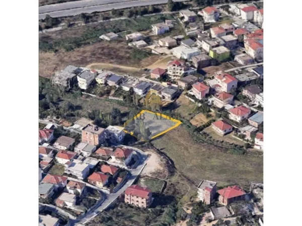 Tirane, shitet toke , 1.200 m² 120.000 € (Sauk)