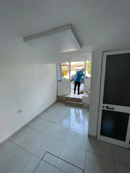 Tirane, jepet me qera ambjent biznesi Kati 0, 90 m² 700 E DISKUTUESHME (Rruga 4 Deshmoret)