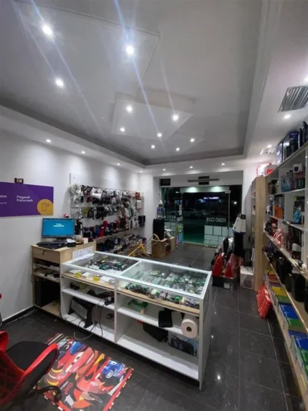 Tirane, jepet me qera dyqan Kati 0, 60 m² 500 € (ASTIR)