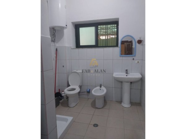 Tirane, shitet garsonier Kati 0, 68 m² 70.000 € (Shkolla e Bashkuar)