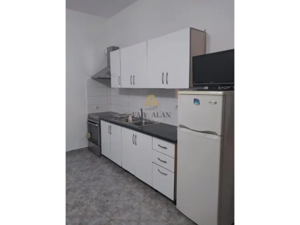 Tirane, shitet garsonier Kati 0, 68 m² 70.000 € (Shkolla e Bashkuar)
