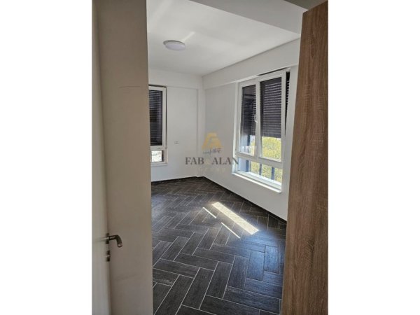Tirane, jepet me qera zyre , 74 m² 1.000 € (Myslym Shyri)