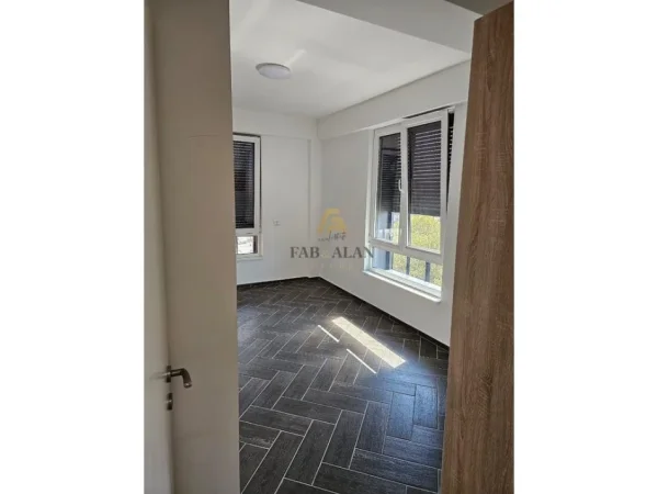 Tirane, jepet me qera zyre , 74 m² 1.000 € (Myslym Shyri)