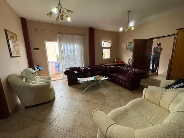 Tirane, shitet apartament 2+1 Kati 3, 125 m² 