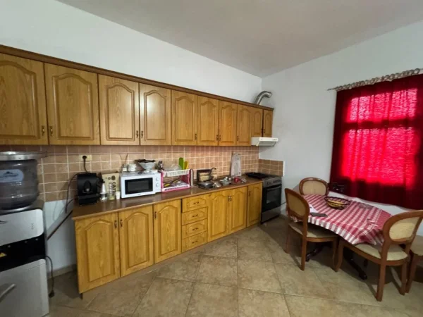 Tirane, shitet apartament 2+1 Kati 3, 125 m² 