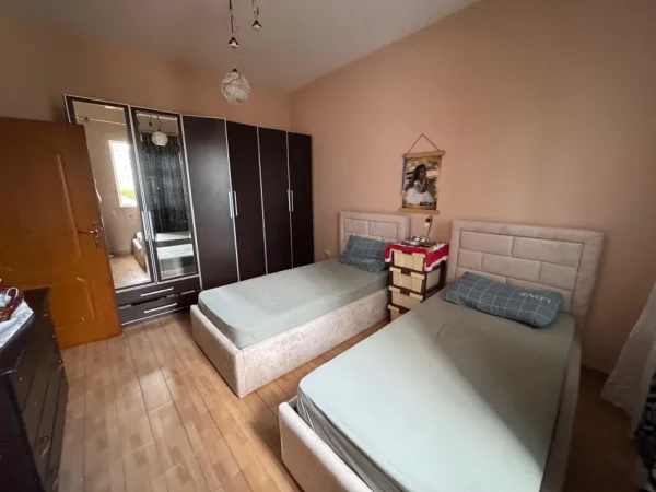 Tirane, shitet apartament 2+1 Kati 3, 125 m² 
