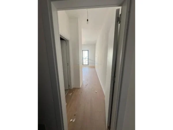 Tirane, shitet apartament 2+1+Ballkon Kati 5, 105 m² 292.600 € (Rruga e Barrikadave)