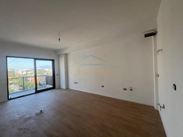 Tirane, shitet apartament 2+1+Ballkon Kati 5, 105 m² 292.600 € (Rruga e Barrikadave)