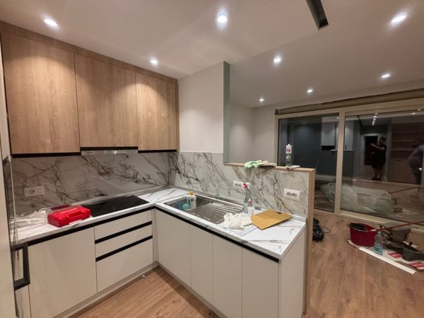 Tirane, jepet me qera apartament 2+1 Kati 2, 700 € (liqeni i thate)