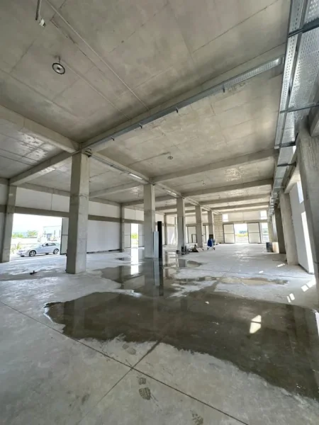 Tirane, jepet me qera magazine , 800 m² 4.800 € 