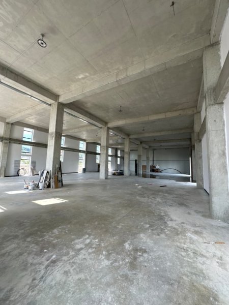 Tirane, jepet me qera magazine , 800 m² 4.800 € 