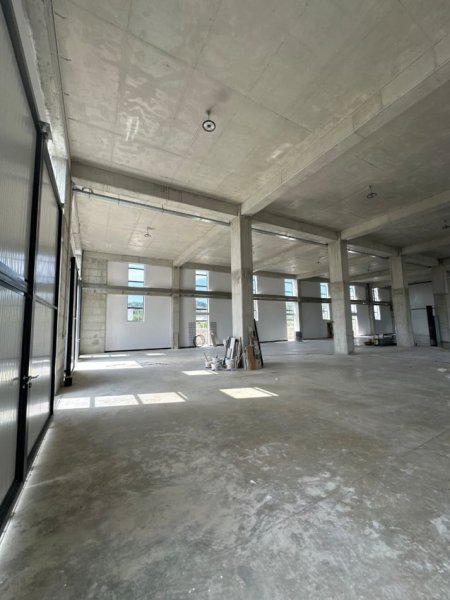 Tirane, jepet me qera magazine , 800 m² 4.800 € 