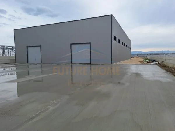 Durres, jepet me qera magazine Kati 0, 8.000 m² 5.000 € 