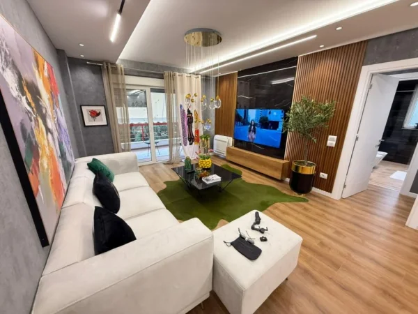 Tirane, shitet apartament 2+1 Kati 3, 110 m² 