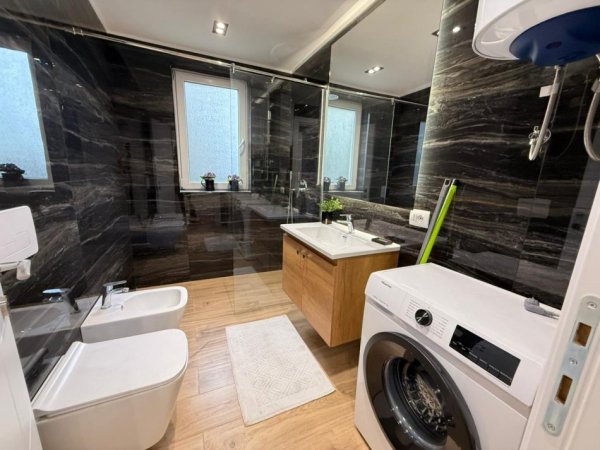 Tirane, shitet apartament 2+1 Kati 3, 110 m² 