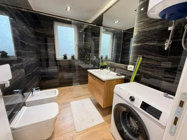 Tirane, shitet apartament 2+1 Kati 3, 110 m² 