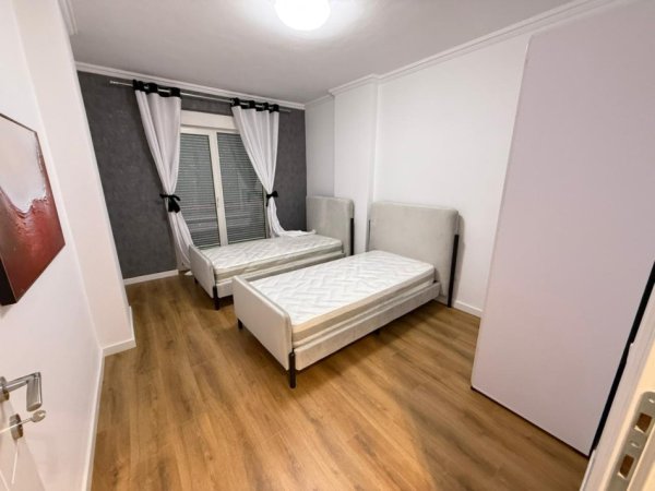 Tirane, shitet apartament 2+1 Kati 3, 110 m² 
