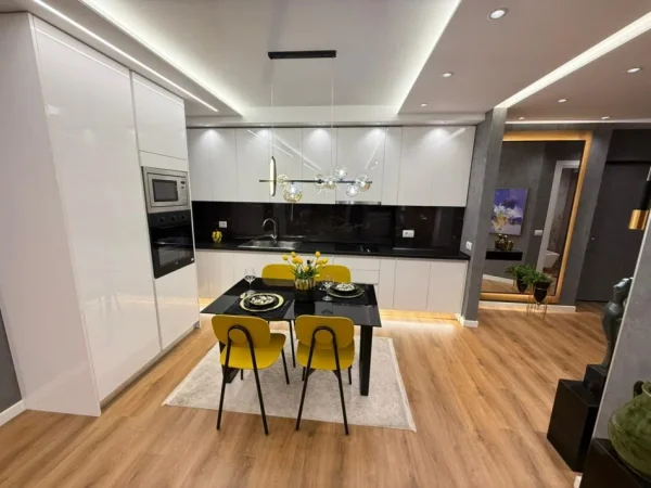Tirane, shitet apartament 2+1 Kati 3, 110 m² 