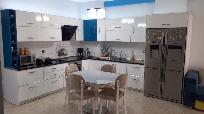 Tirane, jepet me qera apartament 3+1+Aneks+Ballkon Kati 4, 700 € (don bosko)