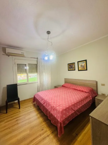 Tirane, jepet me qera apartament 2+1+Ballkon Kati 3, 85 m² 700 € (Rruga e Kosovareve)