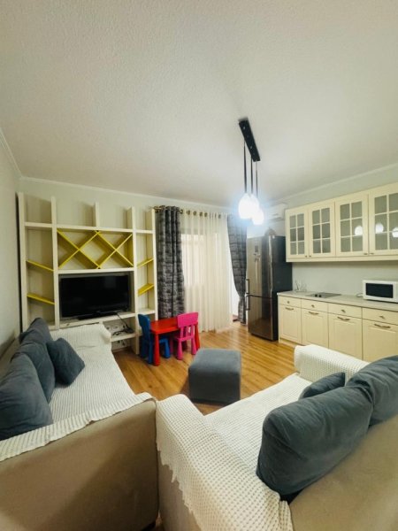 Tirane, jepet me qera apartament 2+1+Ballkon Kati 3, 85 m² 700 € (Rruga e Kosovareve)