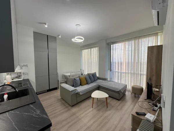 Tirane, jepet me qera apartament 1+1 Kati 9, 55 m² 700 €