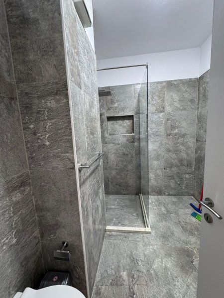 Tirane, jepet me qera apartament 1+1 Kati 9, 55 m² 700 €