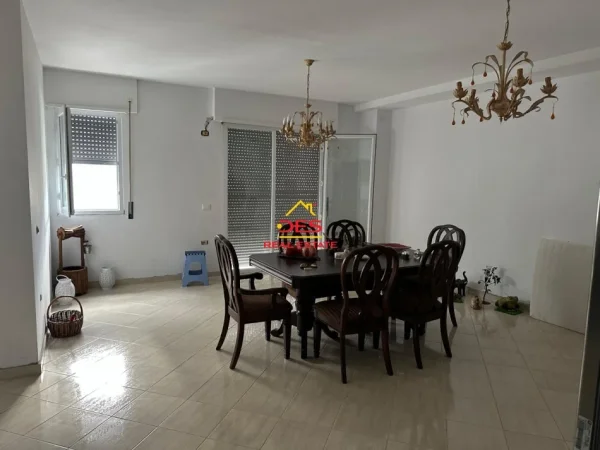 Vlore, shitet apartament 1+1+Ballkon Kati 7, 74 m² (Rruga Murat Tèrbaçi)